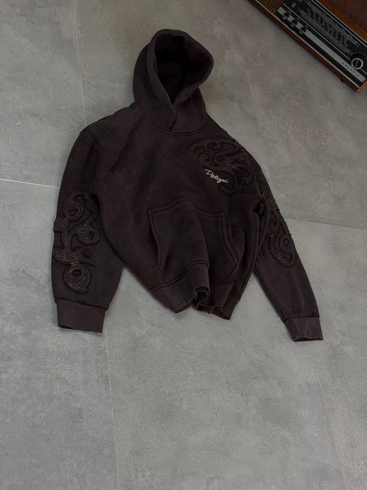kahverengi ön kol baskılı sweatshirt