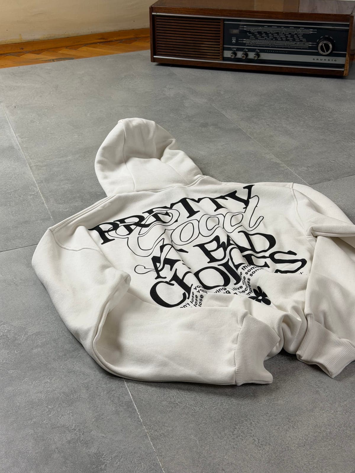 Back print white sweatshirt